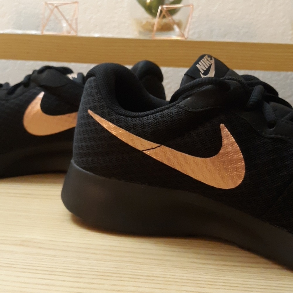 NEW NIKE Black and rose gold Tanjun Bling - Picture 5 of 6